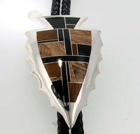 Native Earth Scallop Arrowhead Bolo